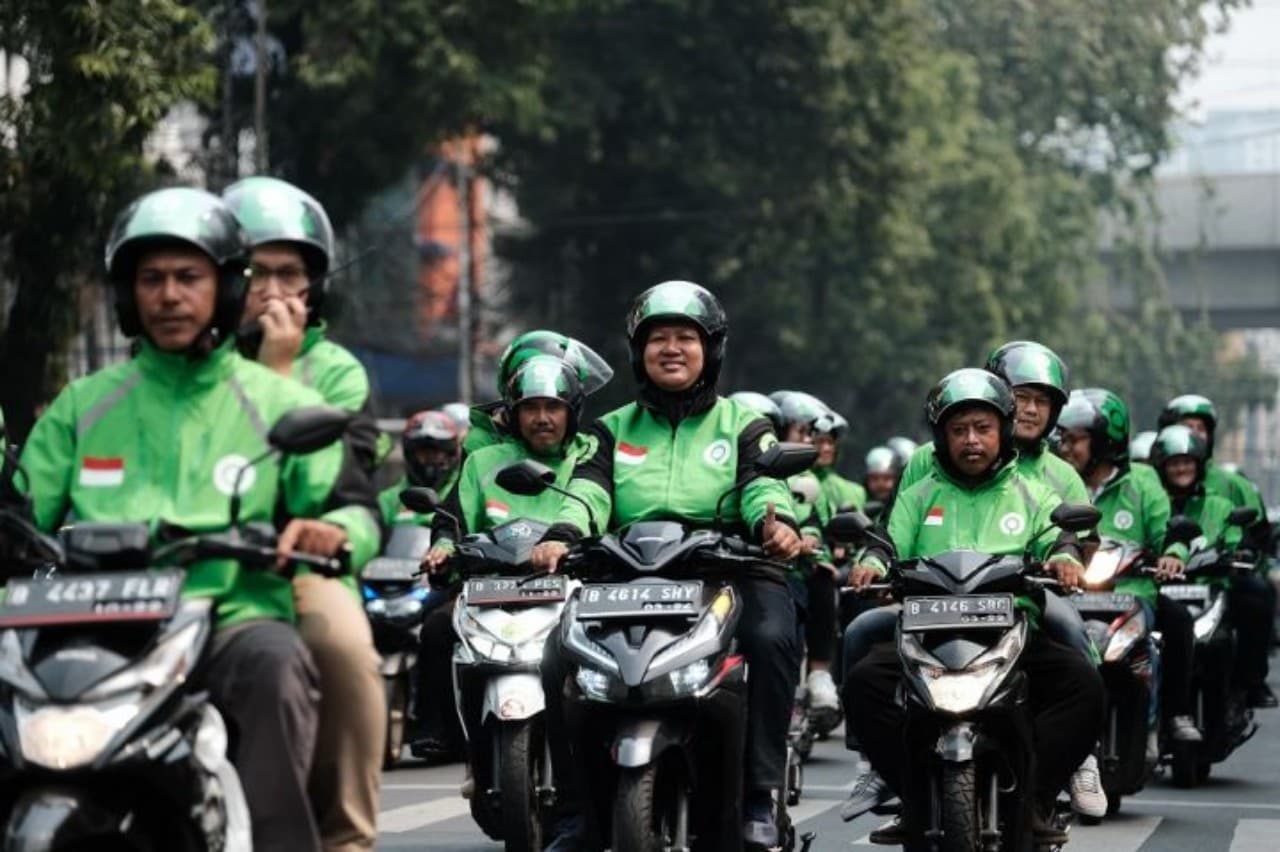 Breaking News! Ribuan Ojol Kepung DPRD Jatim Hari Ini, Tuntut Tarif Layak dan Sanksi untuk Aplikator 'Nakal'