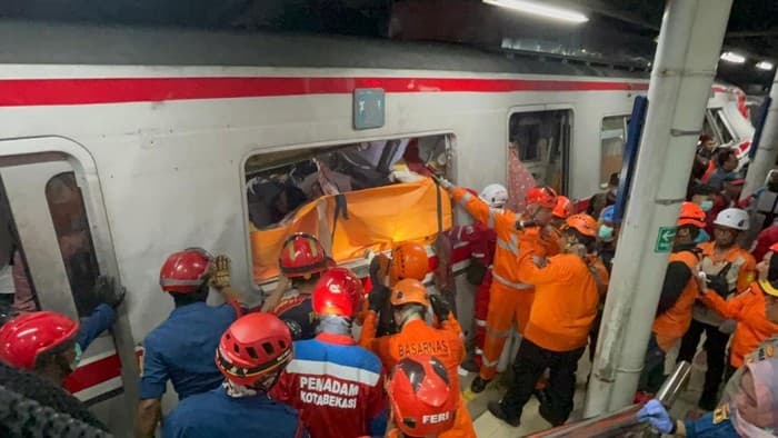 Prabowo Langsung Turun Tangan Jenguk Korban Kecelakaan Kereta di Bekasi