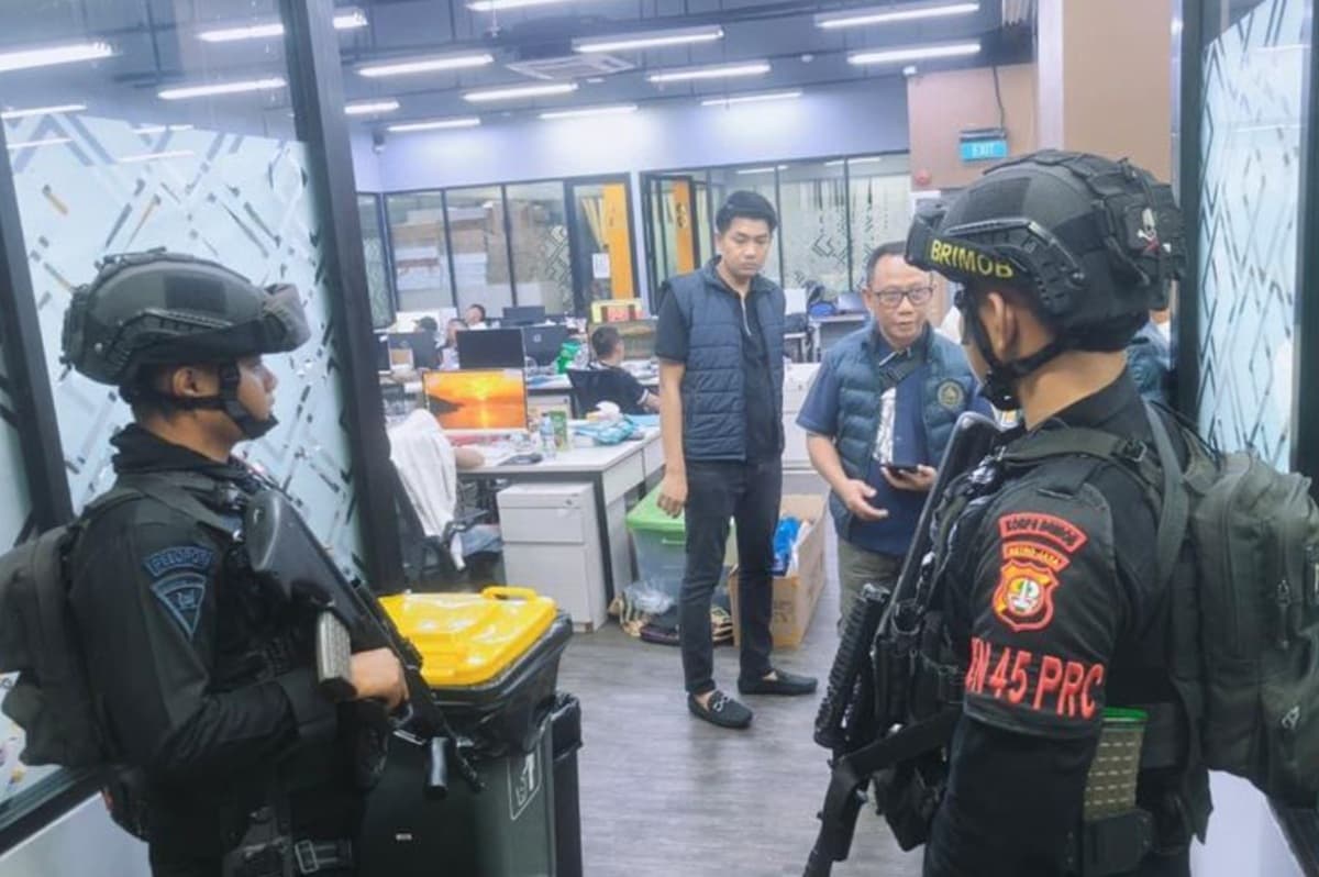 Penggerebekan Judi Online Hayam Wuruk: 321 Orang Ditangkap, Diduga Terkait Gembong Besar
