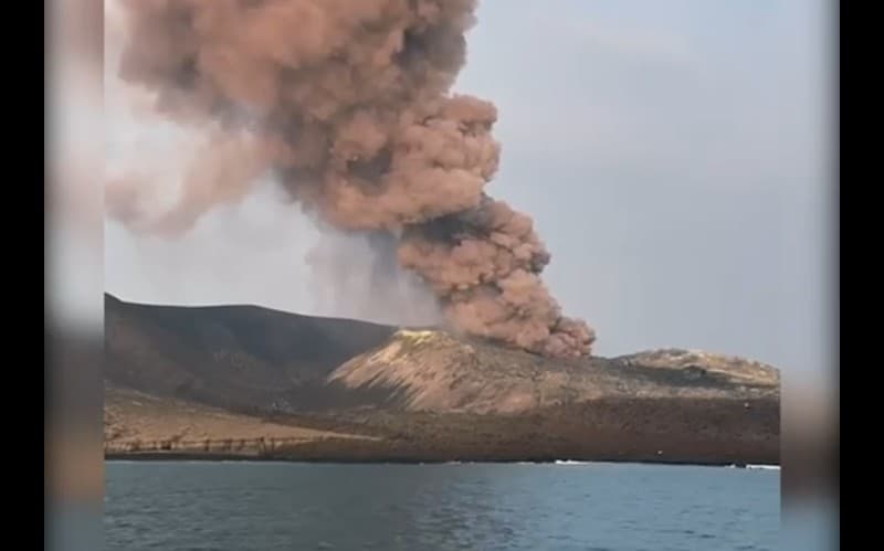 Badan Geologi Naikkan Status Gunung Anak Krakatau Menjadi Siaga, Warga Diminta Jauhi Radius 3 Kilometer