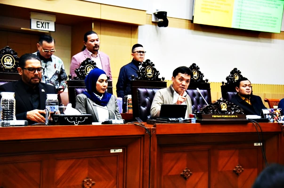 KUHAP Baru Memicu Badai Kontroversi: Pasal 'Keadaan Mendesak' dan Transparansi Disorot Tajam!