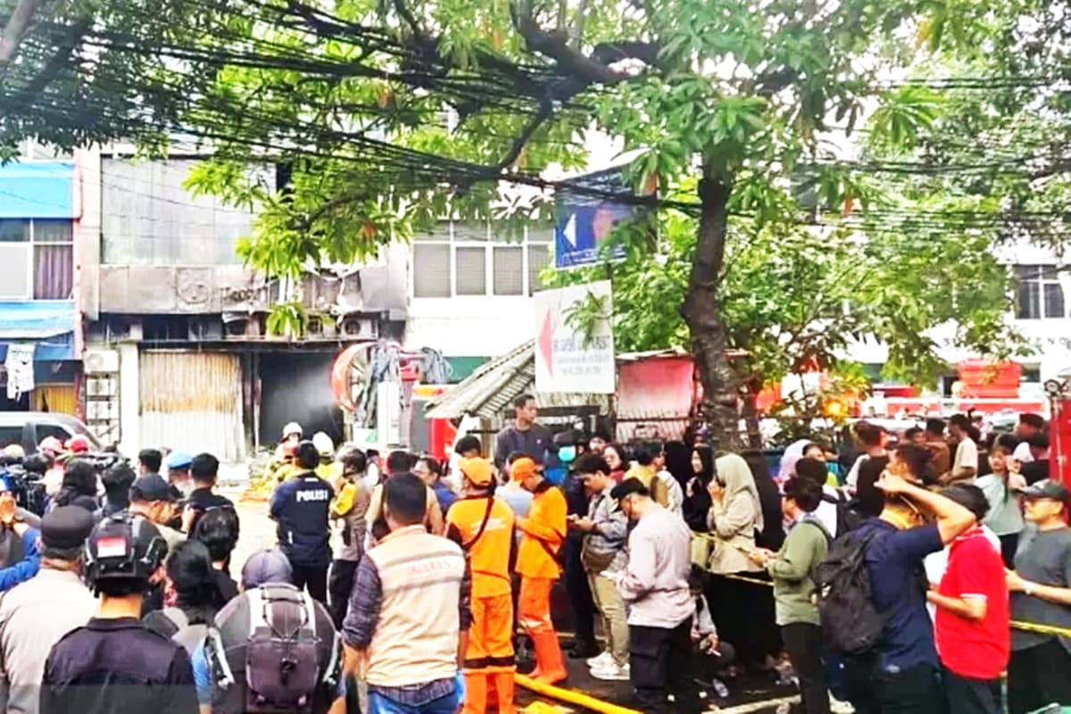 Tragedi di Balik Presisi: Drone Canggih Petakan Sawit Sumatera, Tapi Gagal Petakan Pintu Darurat!