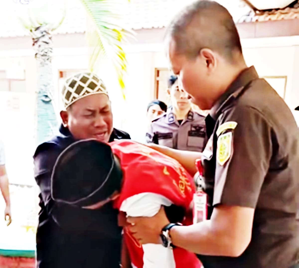 DITUNTUT 2 TAHUN! Kisah Pilu Kakek 71 Tahun Pemikat Burung Cendet di Baluran, Kejari: Sudah 5 Kali Ditangkap
