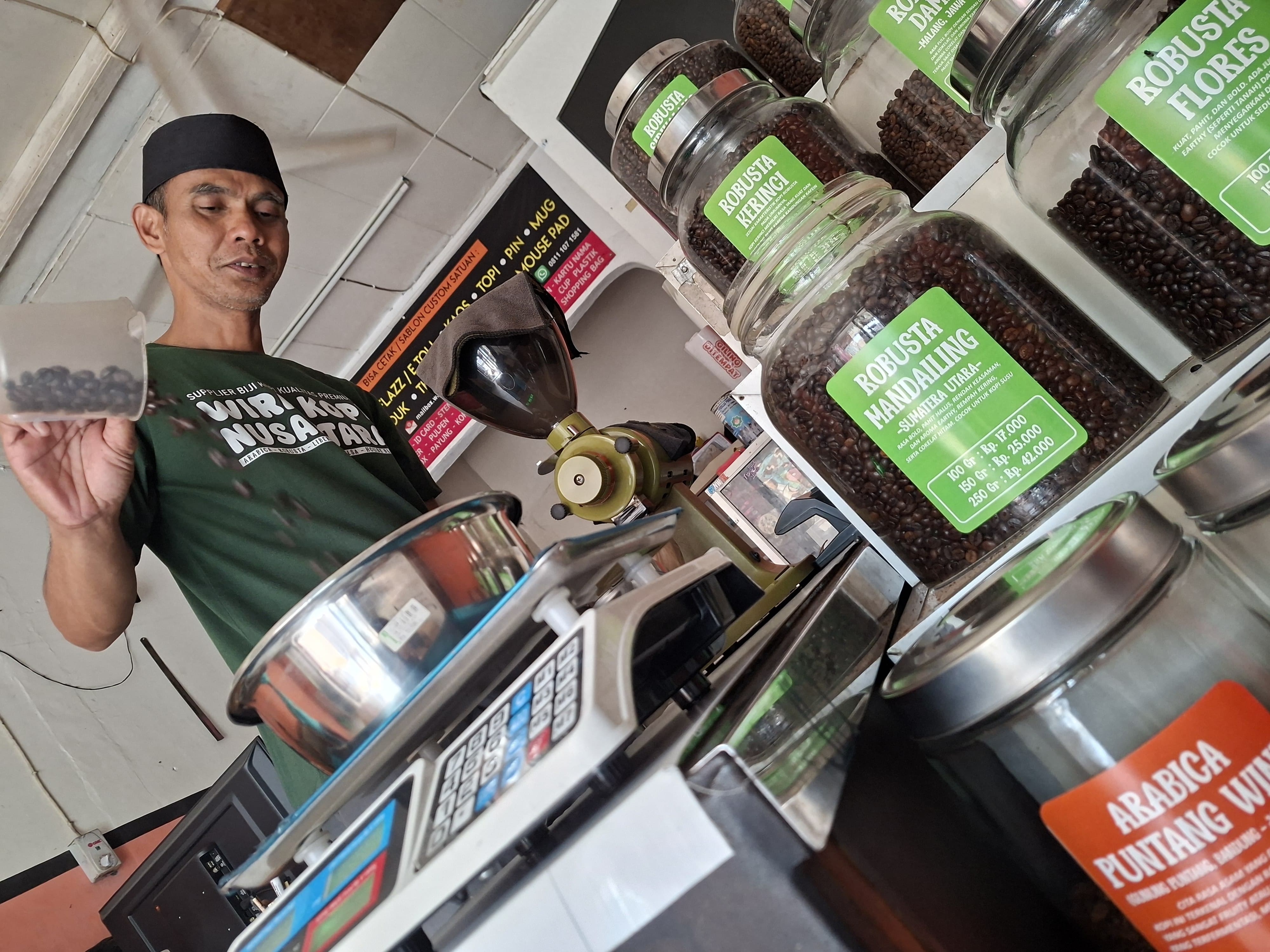 Secangkir Mimpi dari Petukangan Utara: Wira Menghidupkan Kopi Nusantara Lewat Usaha Rumahan
