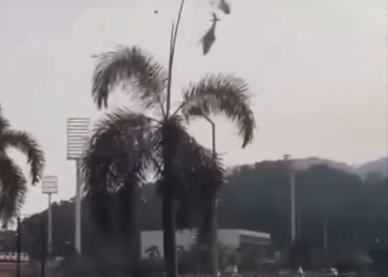 TRAGIS! Detik-detik Helikopter Militer Malaysia Saling Tabrakan di Langit Lumut, 10 Awak Tewas