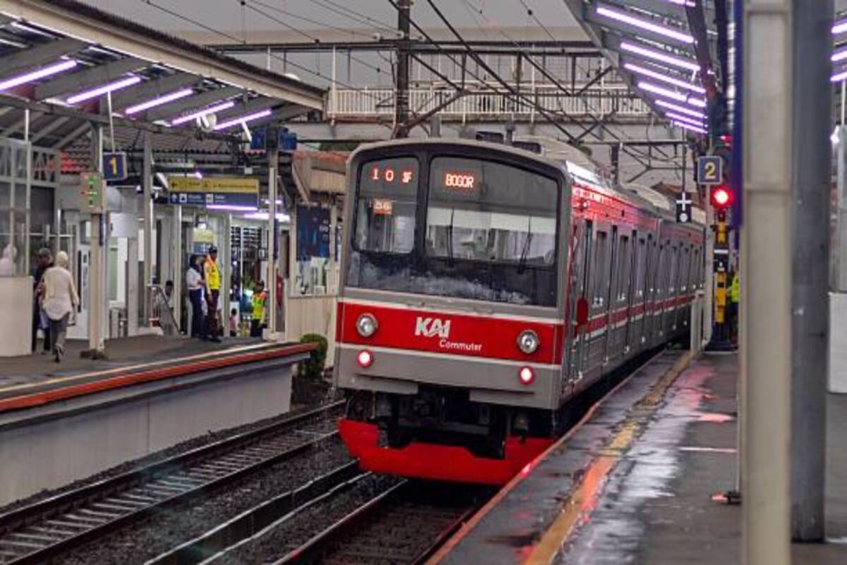 Truk Mogok di Rel Blitar Ditabrak KA Dhoho, Sistem Rem Lokomotif Rusak Perjalanan Sempat Lumpuh