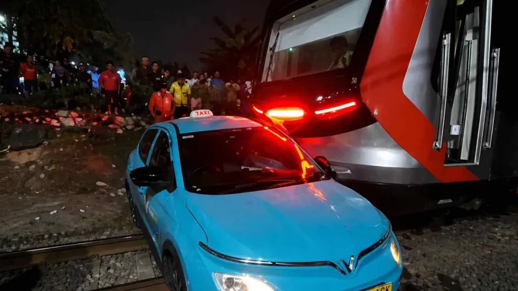 Taksi Listrik Tertabrak KRL di Bekasi Timur, VinFast Buka Investigasi Mendalam usai Tragedi Tewaskan 16 Orang