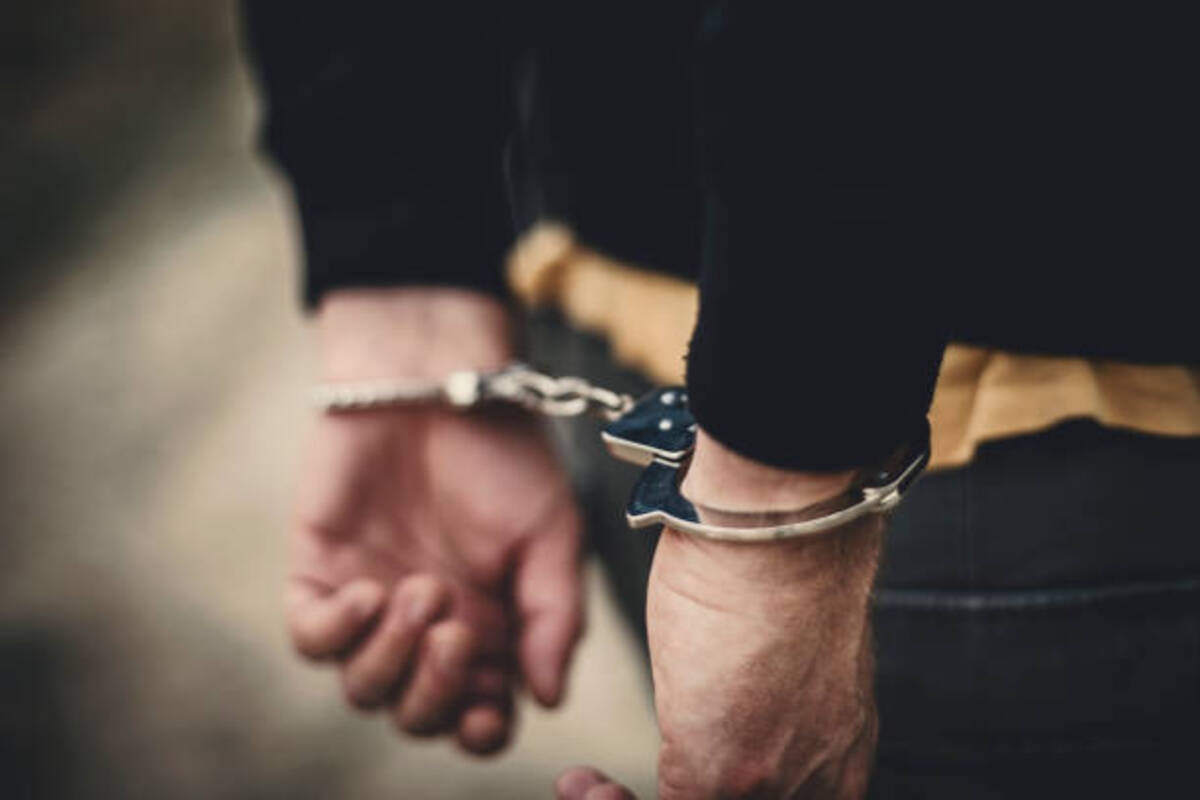 Suami di Mojokerto Ditangkap Usai Bacok Istri dan Mertua, Pelarian ke Surabaya Berakhir di Tangan Polisi
