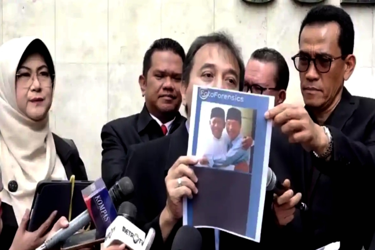 dr. Tifa Siapkan 157 Saksi 'Tempur', Polisi Segera Rilis Status Hukum Kasus Ijazah Jokowi!