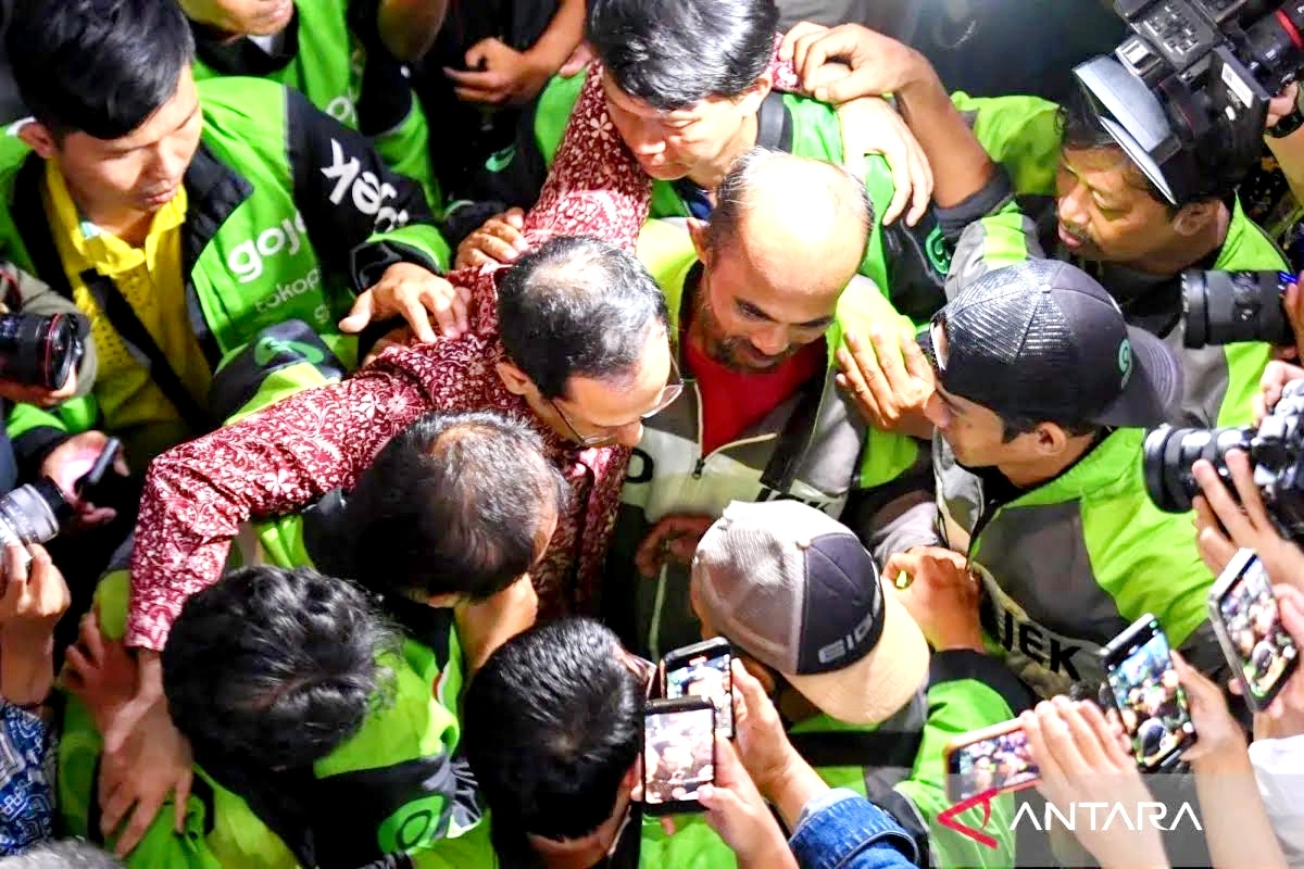 Kontras Pengadilan: Dituntut Hukuman Melebihi Kasus Pembunuhan, Nadiem Makarim Justru Dipeluk Erat Pasukan Ojol