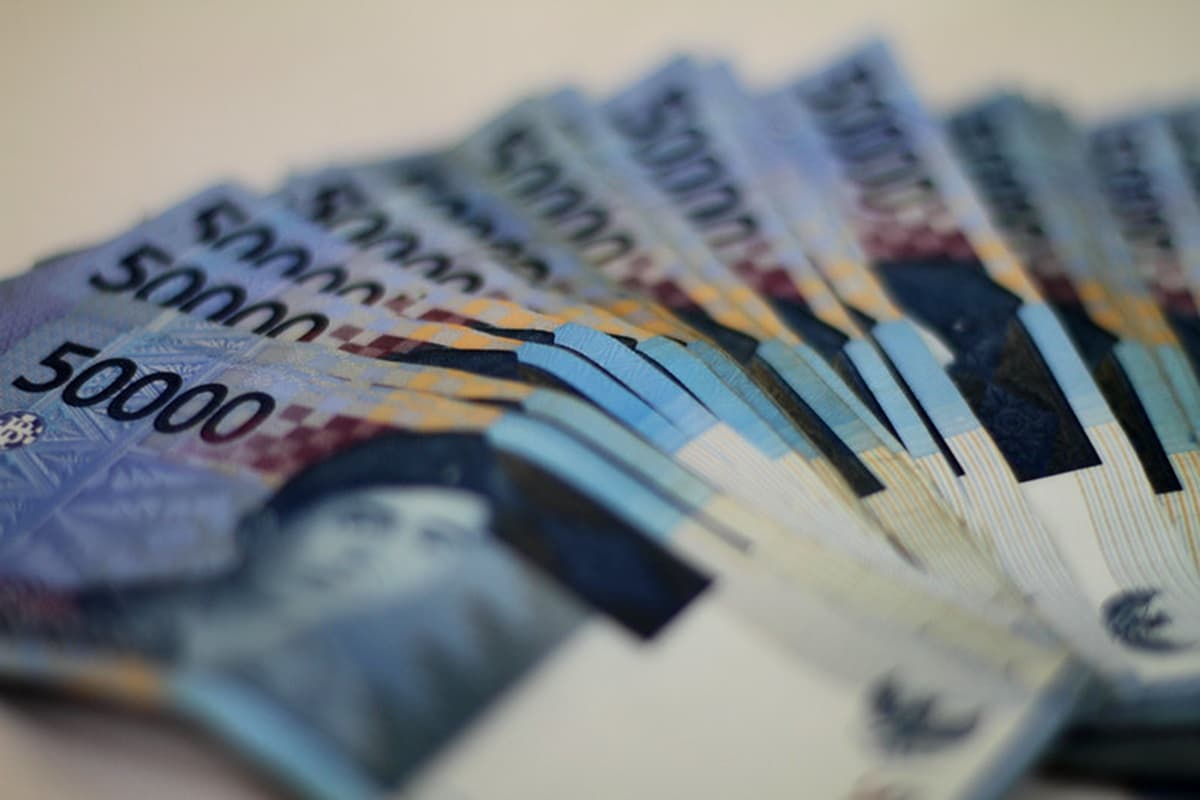 Rupiah Terpuruk dan IHSG Ambles 4 Persen, Apa yang Sebenarnya Terjadi?