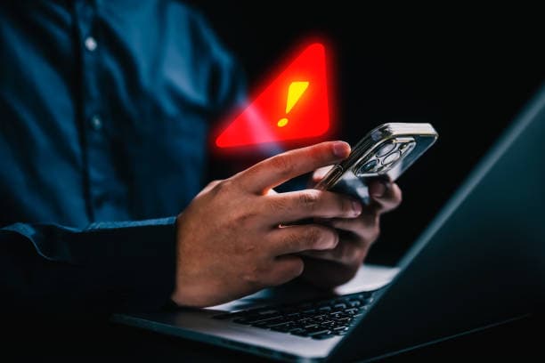 Terbongkar Sindikat Penipuan Online WNA China di Jakarta Barat, Puluhan Ponsel dan Laptop Disita