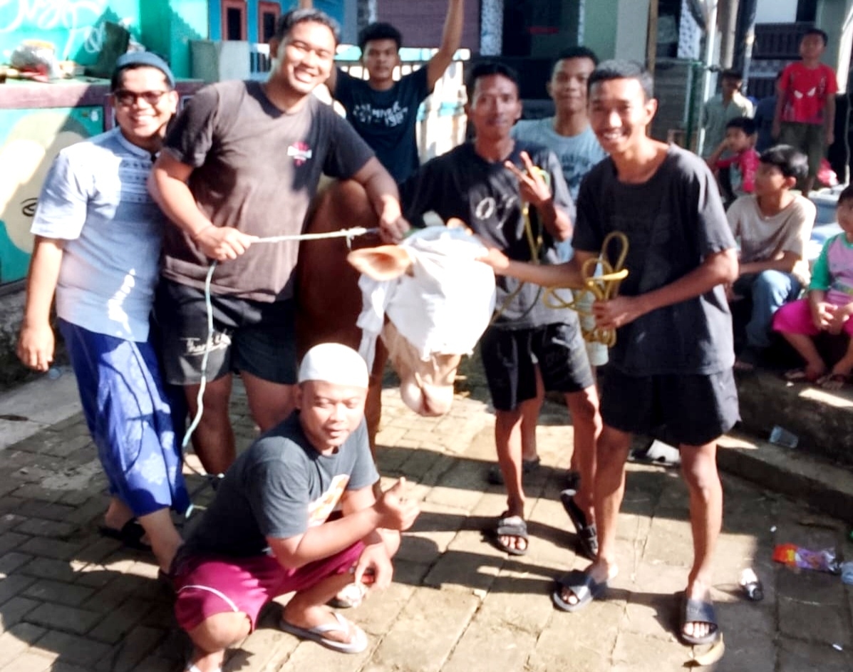 Melelehkan Ego Modernitas: Potret Magis Gotong Royong Idul Adha di Musholla Al-Makmur Uwung Jaya Tangerang