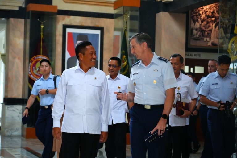 Indonesia-AS Perkuat Pertahanan Udara, Wamenhan Donny Ermawan Terima Kunjungan Jenderal Kevin B. Schneider