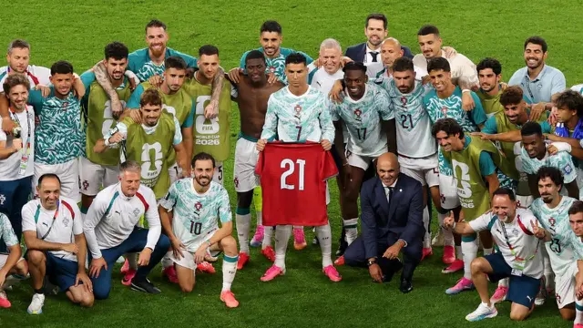 Cristiano Ronaldo Menangis dan Tunjuk Langit! Momen Mengharukan untuk Diogo Jota Usai Portugal Lolos