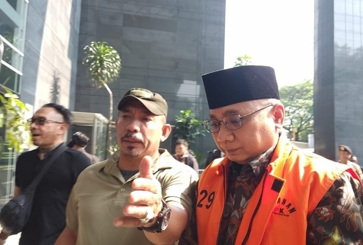 Berompi Oranye dan Diiringi Sholawat, Eks Menag Yaqut Buka Suara di Sidang Perdana: 'Semua yang Benar Akan Kelihatan'