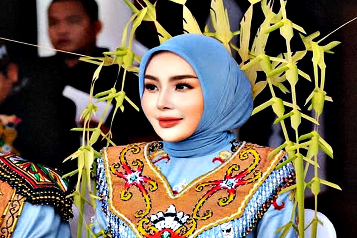 Aisyah Thisia Mendadak Jadi Sorotan, Istri Gubernur Kalteng Banjir Ucapan Ultah di Tengah Karhutla