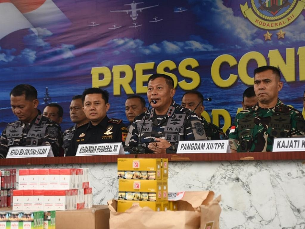 TNI AL Amankan 23,68 Juta Batang Rokok dalam Penindakan di Pontianak