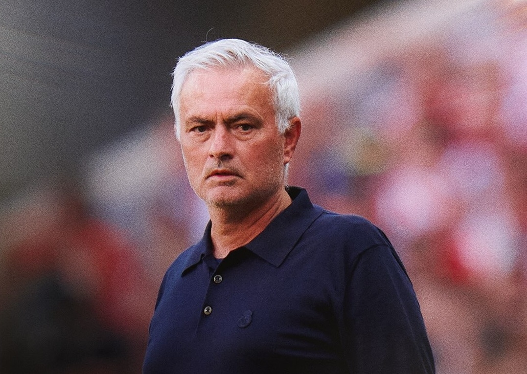 Mourinho Bawa 2 Foto ke Konferensi Pers, Ada Apa dengan Laga Real Madrid vs Atletico?
