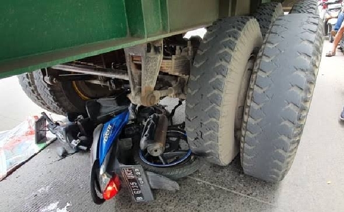 Pulang Antar Anak Sekolah, Aipda Wahyu Laksana Tewas Ditabrak Truk