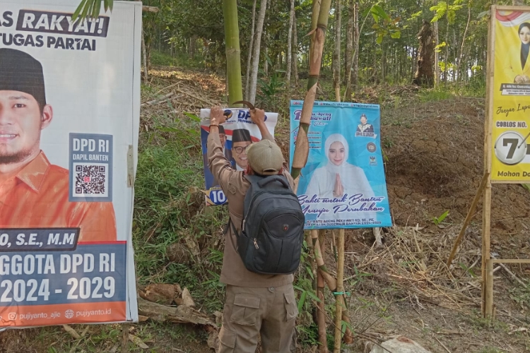 Nencep di Pohon, dari 1.900 APK Pemilu 2024 di Kota Tangerang Diturunkan