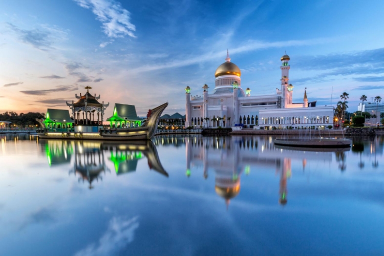 ISTANA 5 TRILIUN tempat tinggal HASSANAL BOLKIAH dan hutang NOL RUPIAH data IMF