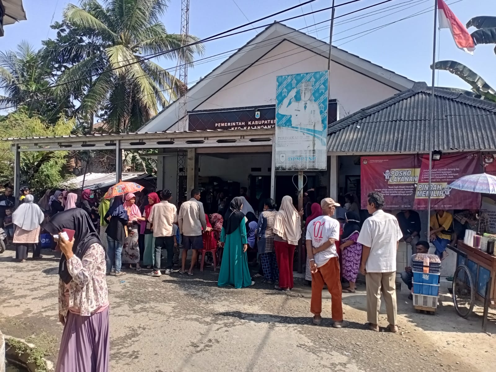 Mabes Polri Berikan Bantuan pada Petani Gagal Panen di Desa Kalanganyar