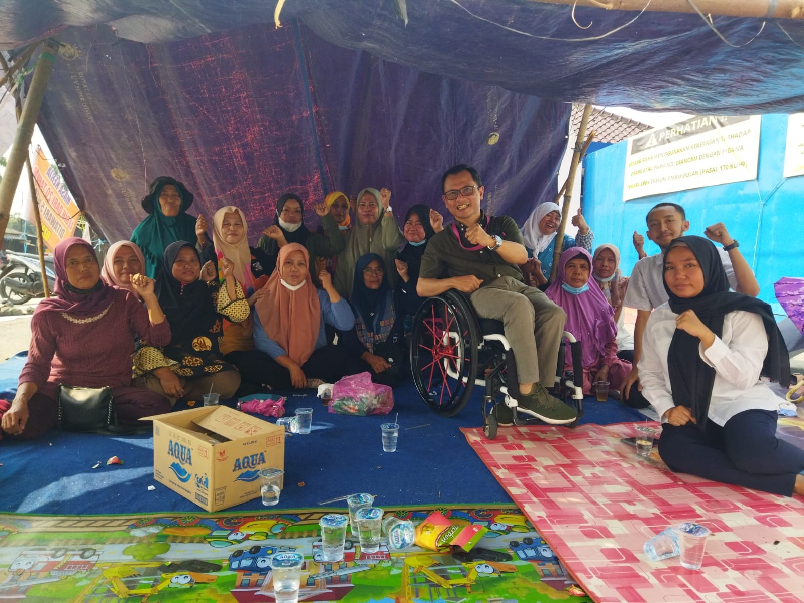 Komnas Perempuan Datangi Posko Mogok Kerja Buruh Perempuan PT. Pelita Enamelware Industry