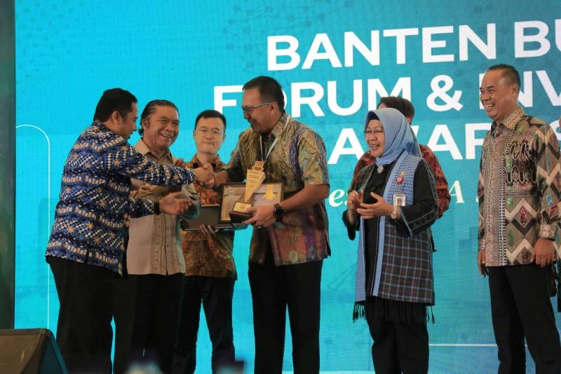 Pemkot Tangerang meraih Penghargaan Banten Business Forum dan Investment Award 2023
