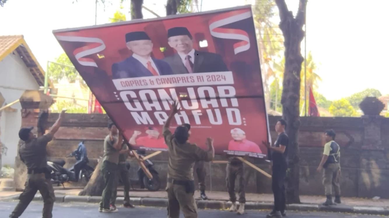 PEMPROV BALI: Jelang Jokowi Datang , Baliho Ganjar-Mahfud di Turunkan