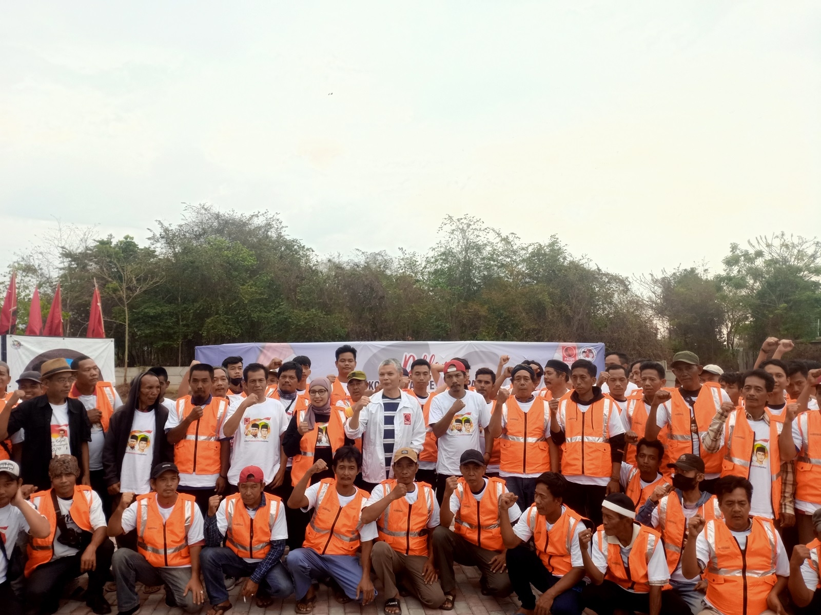 Komunitas Petugas Parkir di Kota Serang Nyatakan Dukungan Kepada Prabowo - Gibran