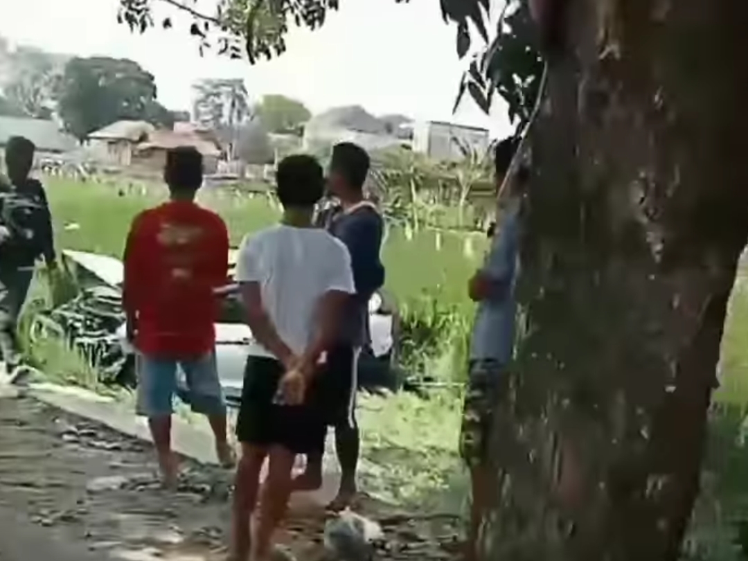 Diduga Hilang Kendali Satu Kendaraan Roda Empat Menabrak Dua Kendaraan Roda Dua