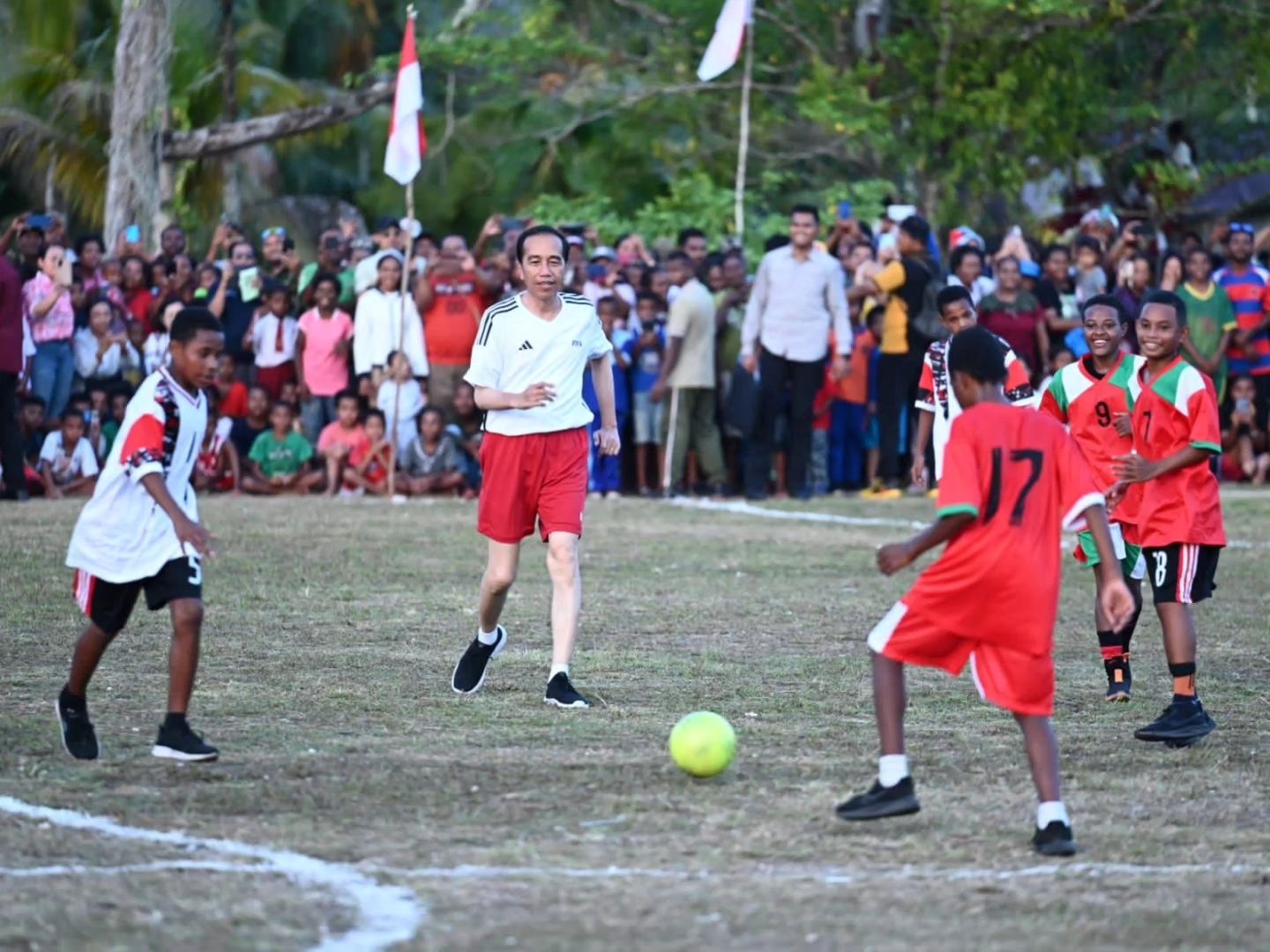 Umat Kristiani Berterimakasih kepada Jokowi Ubah Nama Isa Almasih Jadi Yesus Kristus di Libur Nasional