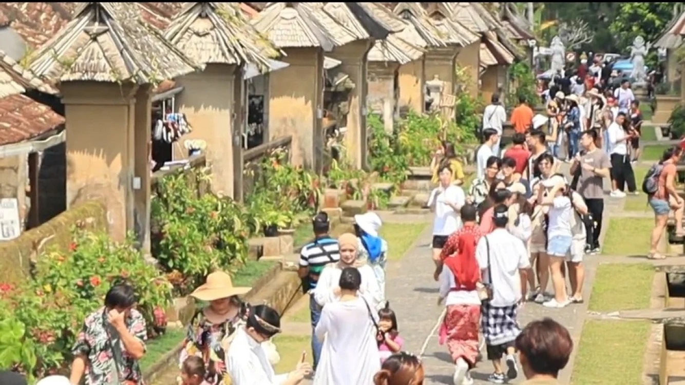 Ngantor dari Bali? Gaya Hidup Digital Nomad Semakin Populer di 2025