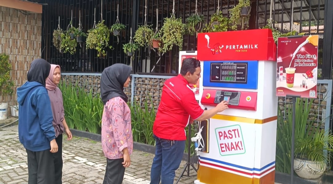 PERTAMINI Menjadi PERTAMILK Inovasi Pengusaha Kedai Kopi Pandeglang, Seragam Baristanya Mirip Pegawai SPBU