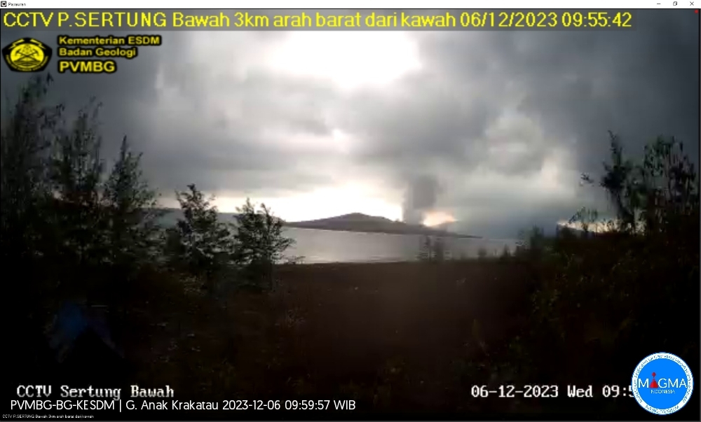 Anak Gunung Krakatau 2 Kali Erupsi, Masyarakat Diminta Waspada hingga Radius 5 Kilometer