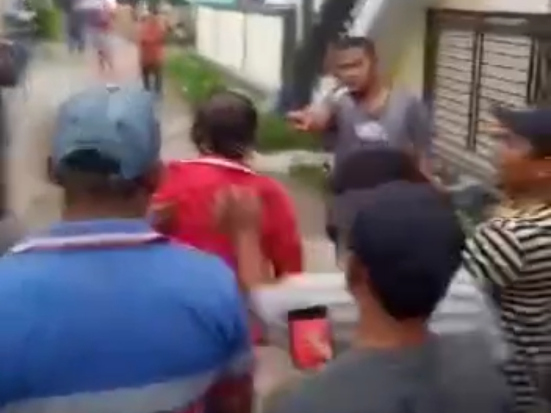Viral, Oknum Pengacara Digelandang Polisi dan Warga