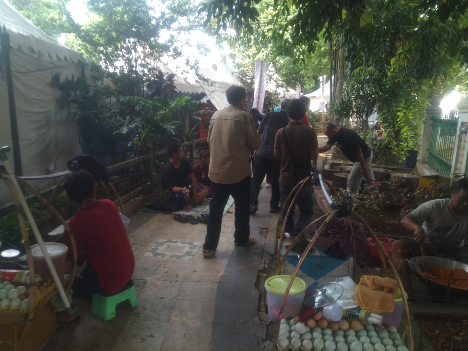 Sampah Berserakan dan Ditempati Pedagang, Trotoar Taman Museum Multatuli Tak Lagi Nyaman