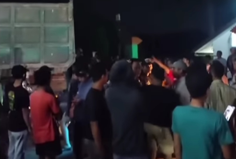 Demo Sopir Truk Tambang di Parung Panjang Dikeluhkan Warga, Blokade Jalan dengan Truk