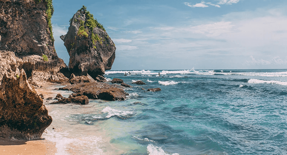 6 Pantai Putih Nan Indah Mempesona Kelas Dunia di Pulau Bali, Surganya Pecinta Selancar, Snorkeling dan Diving