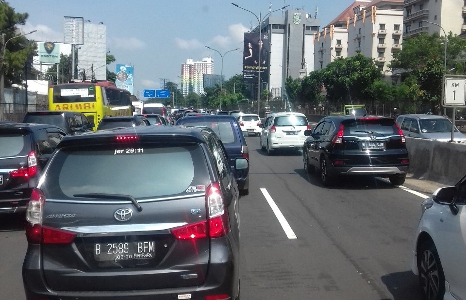 Tol Janger Tomang Macet, Lalu Lintas Padat