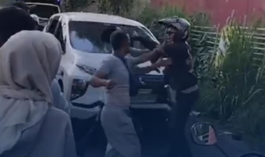 Viral, Geng Motor GBR Keroyok Anggota Polisi! Tidak Ada yang Berani Melerai