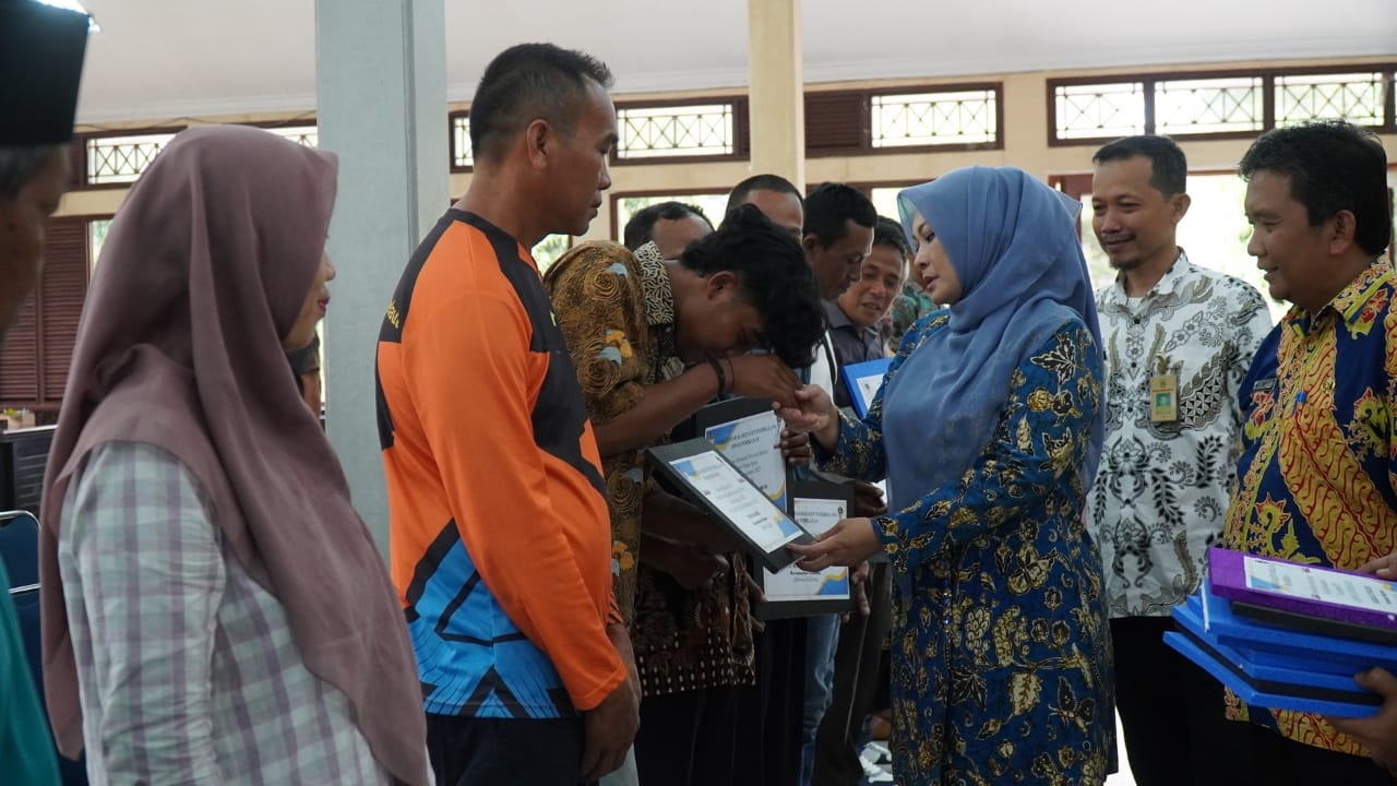 Bupati Pandeglang Irna Narulita Awasi 25 Koperasi yang Terima Bantuan KUB