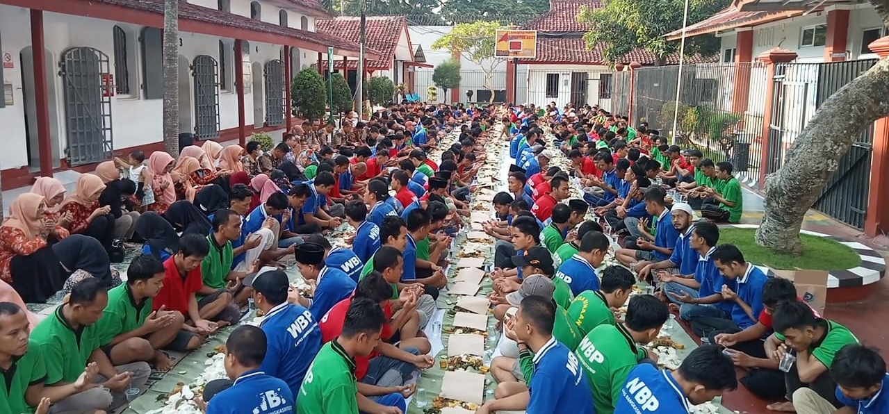 Ratusan Napi Lapas Kelas III Rangkasbitung Makin Nasi Liwet Bersama