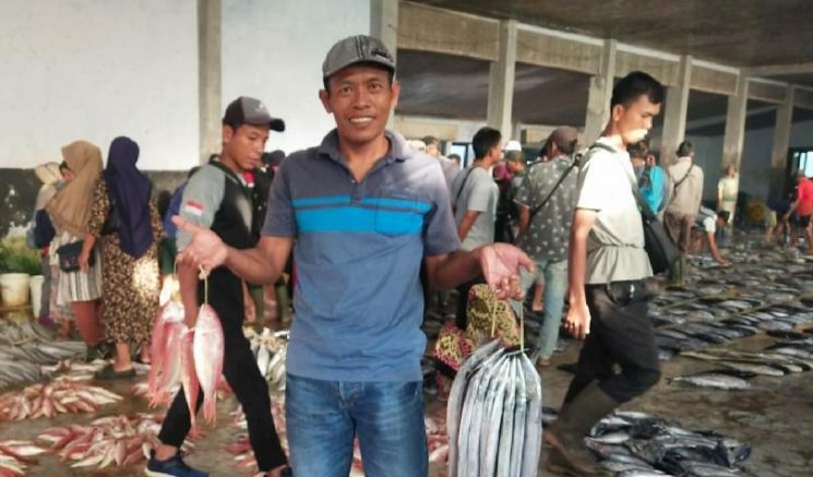 Retribusi Lelang Ikan Naik, Pengusaha Baluk Ikan di TPI Binuangeun Protes