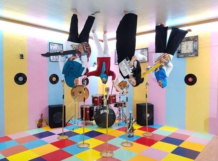 Destinasi Wisata Upside-Down World Alam Sutera Seperti Berada di Dunia Terbalik