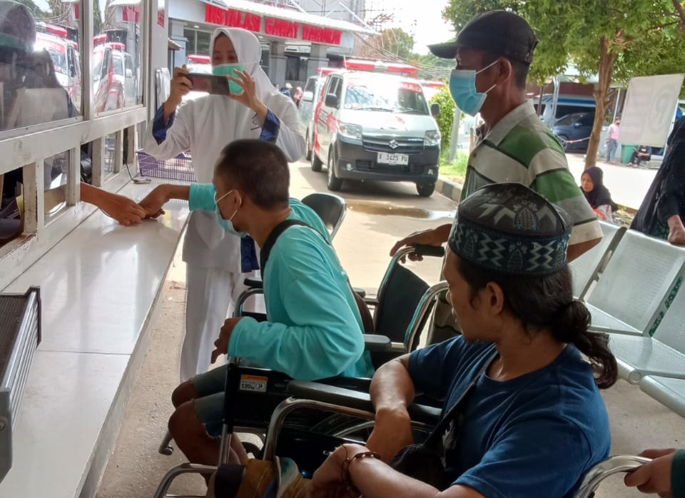 Satu Keluarga Lumpuh di Lebak Akhirnya Dirujuk ke RSUD Adjidarmo