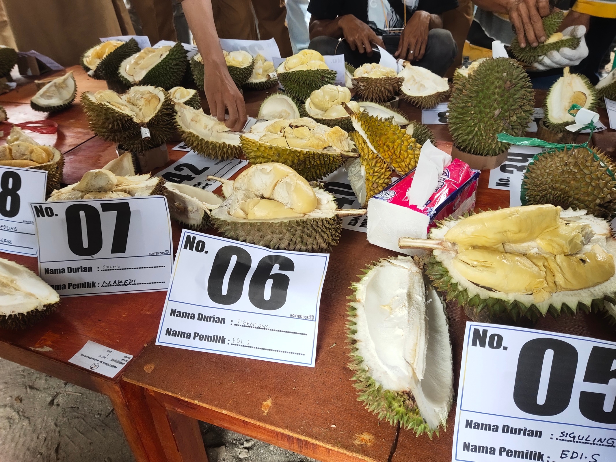 Kontes Durian Lokal Di Desa Sasahan, Si Guling Keluar Sebagai Durian Terbaik