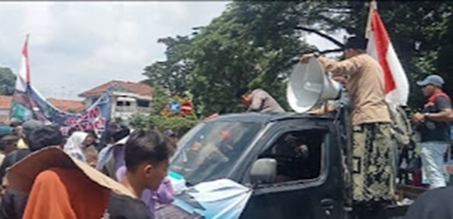 Ratusan Warga Geruduk Kantor Bupati dan DPRD Lebak, Tuntut Pemerintah Bayar Ganti Rugi Lahan dan Bangunan Terdampak Karian