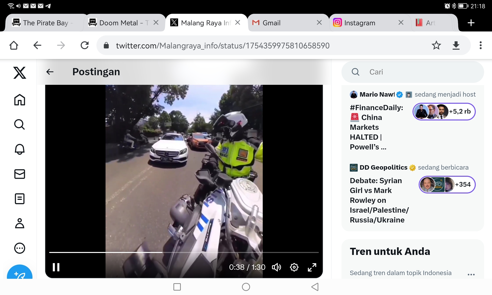 Viral, Mobil Mercy Putih Ikuti Iringan Pejabat Ditegur Polisi Langsung Ciut